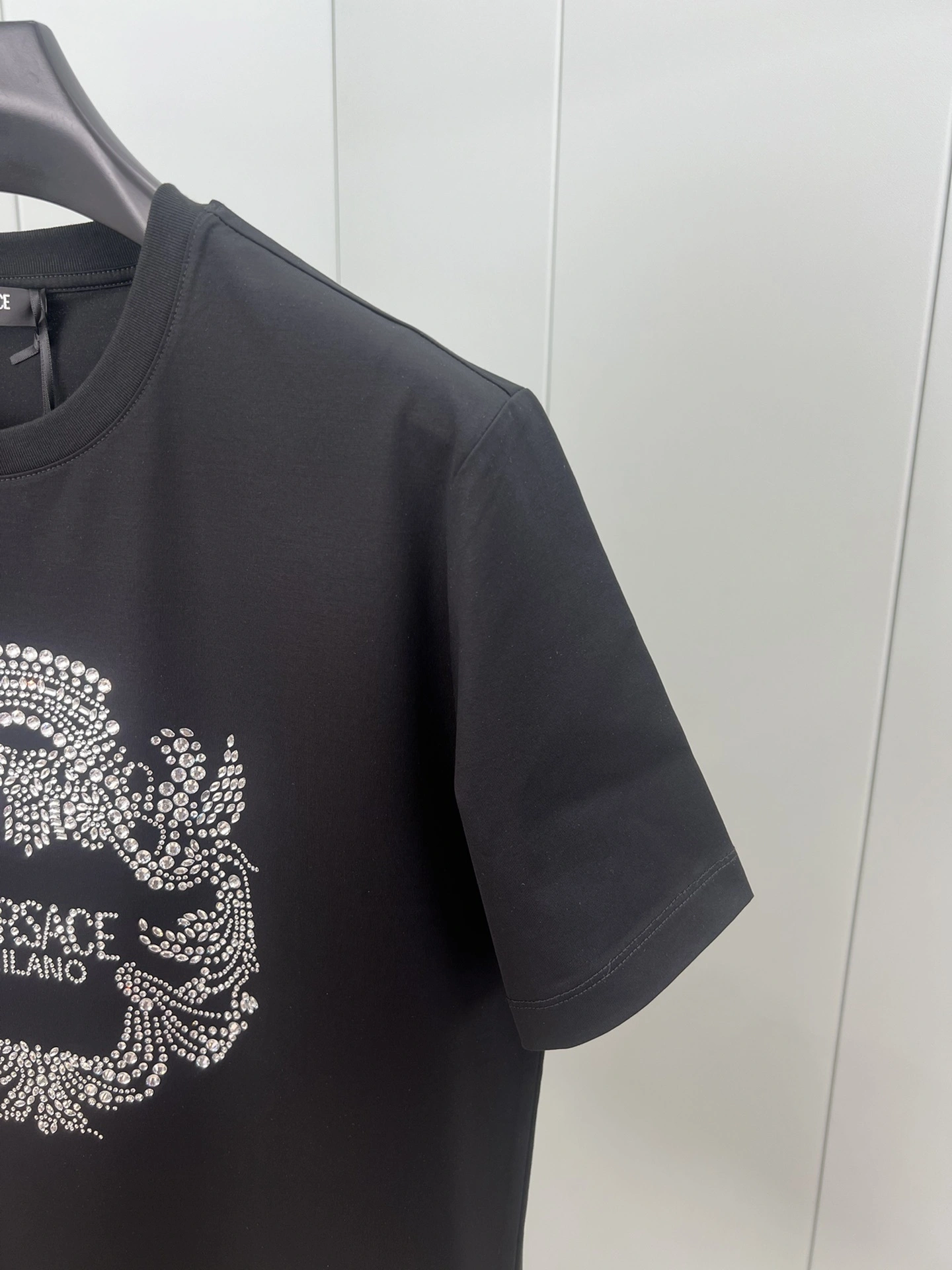 wg.luxury- V5rs135 Crest logo 3Colour item:E-F409A0407-3